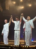 7bdc4cd2-bow-lg.webp